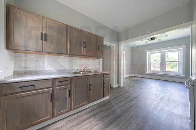 Building Photo - Beautiful 6 Bed 1 Bath Single Family Home