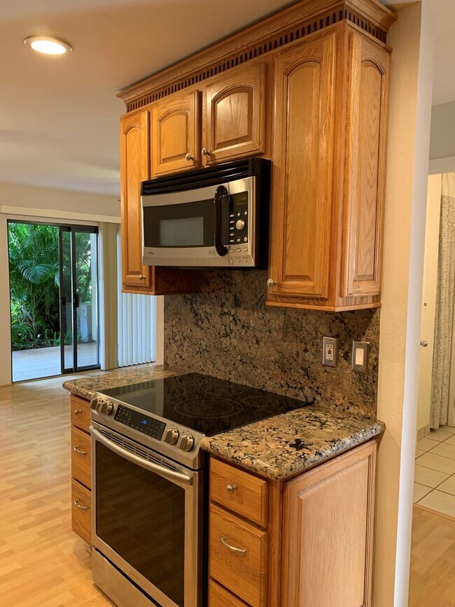 Building Photo - Maui Gardens ground floor 2 bedroom 1.5 ba...