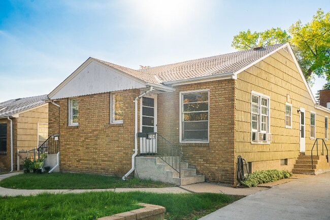 Building Photo - 2106 Grand Ave S