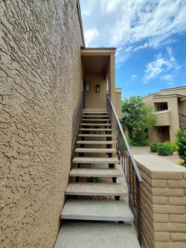 Building Photo - **MOVE IN SPECIAL***HALF OFF FIRST MONTHS RENT. UPSTAIRS 2 BEDROOM CONDO OVERLOOKING GREENBELT