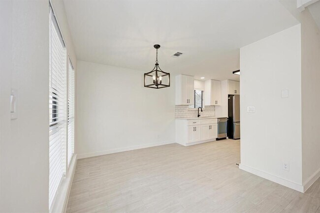 Building Photo - 4910 Wing Rd