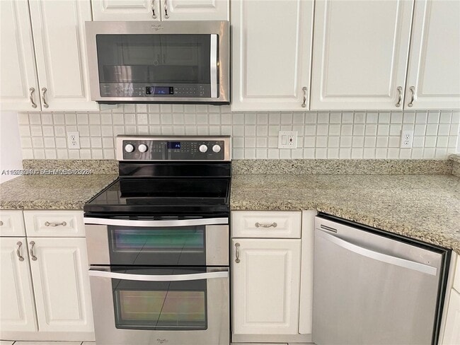 Building Photo - 15627 SW 16th Ct