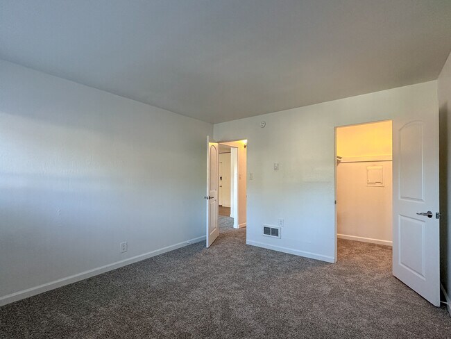 Building Photo - 1821 Lincoln Ave