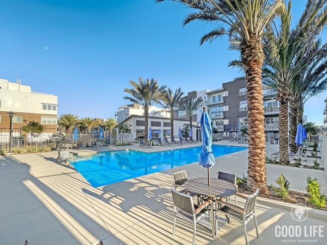 Building Photo - 3B/2BA Home with Private Elevator & Mountain Views!