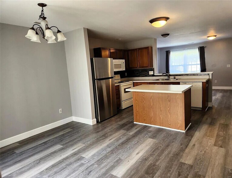 Building Photo - 419 Wild Oak Dr
