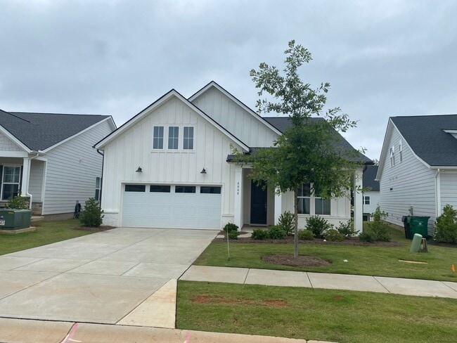 Building Photo - Stunning 3 Bed, 2.5 Bath Home in Sought-Af...