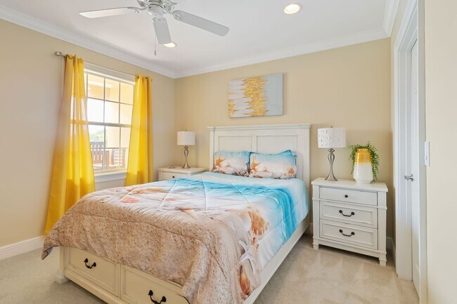 Building Photo - Beautiful furnished 2/2 condo with stunning water view available May 2026 for a short-term stay