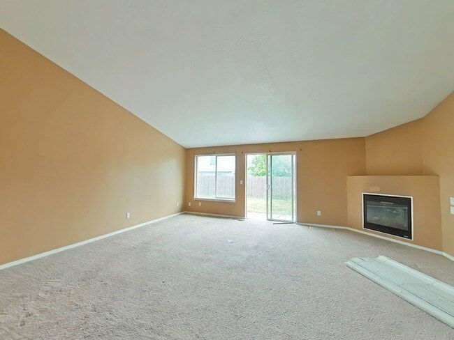 Building Photo - 3 Bedroom House ~ Albany