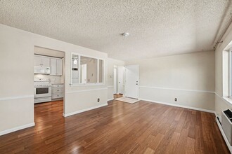 Building Photo - 232 S Brentwood St
