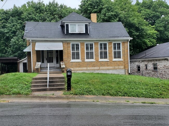 Building Photo - 423 S Fayette St