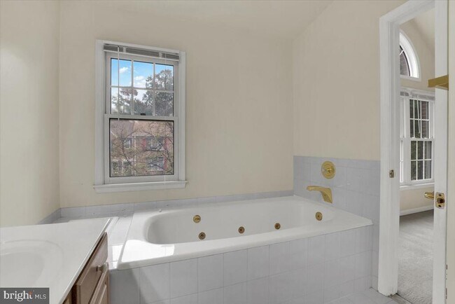 Building Photo - 2904 Oakton Crest Pl