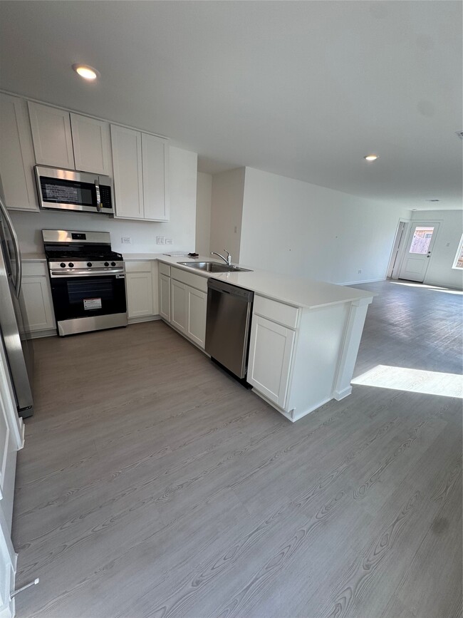 Building Photo - 3080 Fantasy Ter Dr