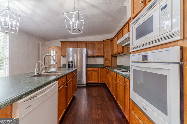 Building Photo - 246 Kings Ridge Dr