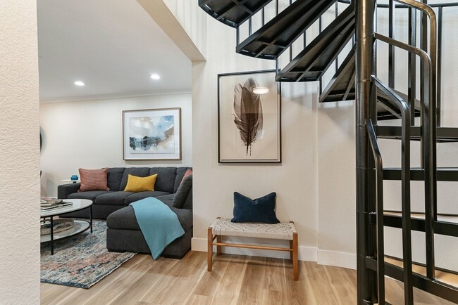 Building Photo - Furnished 3BR PB Gem – Walk to Beach & Bay