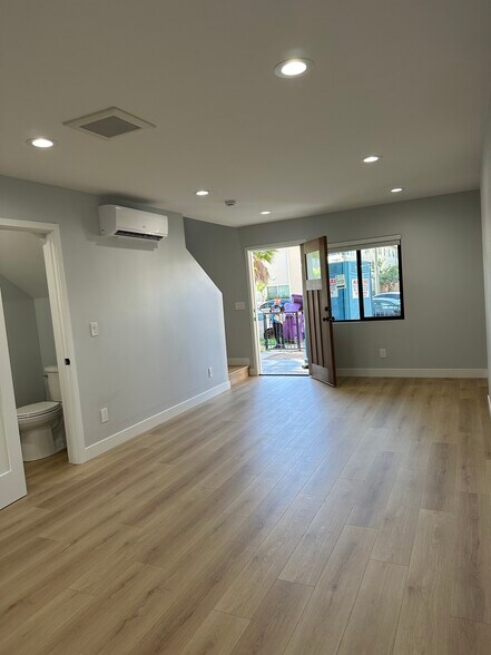 Building Photo - 826 Rose Ave