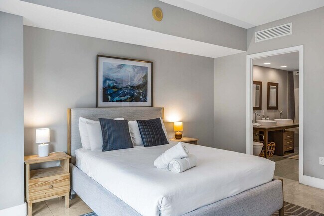 Building Photo - 485 Brickell Ave