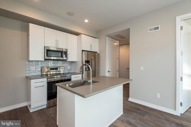 Building Photo - 1340 S 13th St