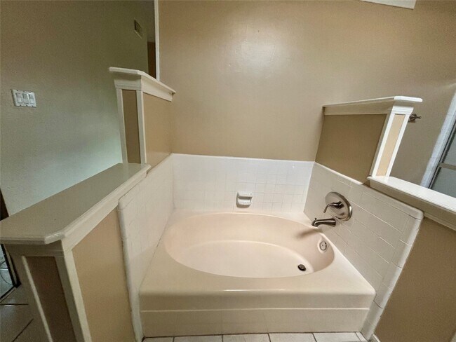 Building Photo - 12702 Meadway Ct
