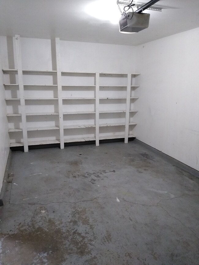 Building Photo - 171 College Way