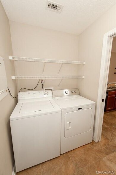 Building Photo - 8740 Lindsey Ln