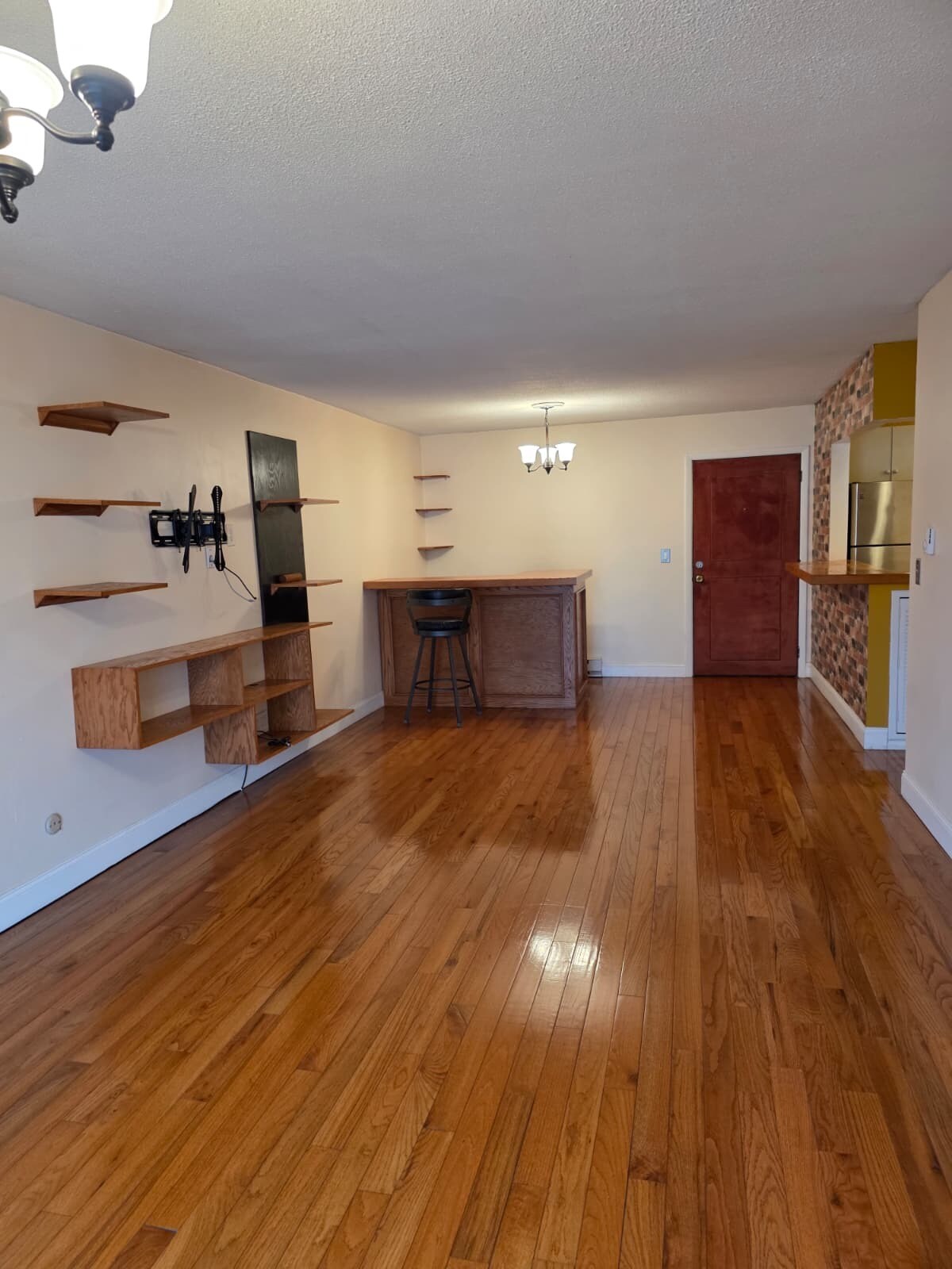 Building Photo - 250 Nesmith St