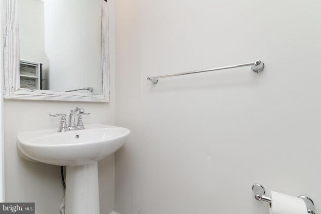 Building Photo - 6 Sparrow Cir