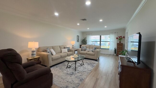 Building Photo - 9900 Chestnut Tree Terrace