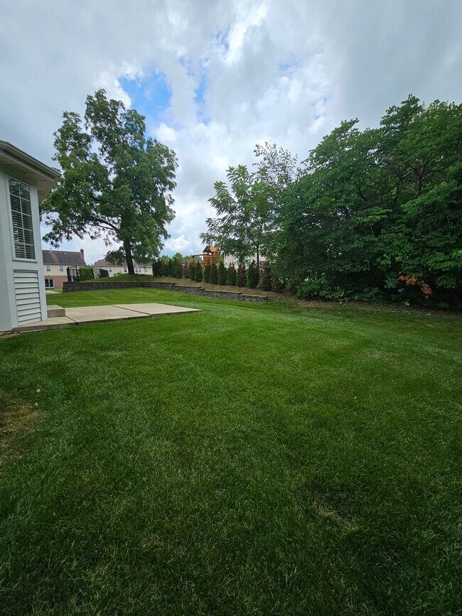 Building Photo - 420 Merry Oaks Rd