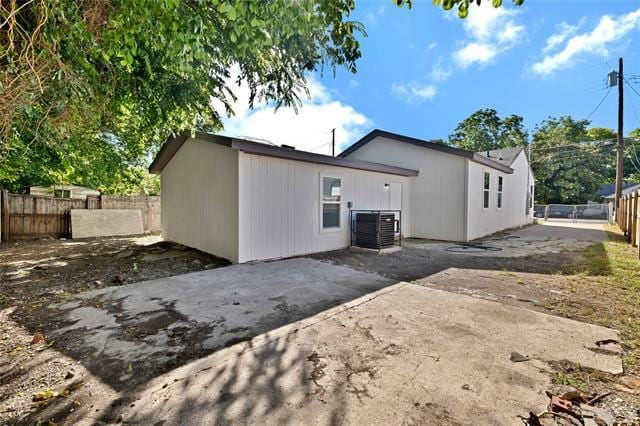 Building Photo - 4015 Spring Ave