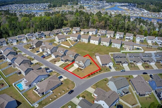 Building Photo - 5700 Redgum Dr