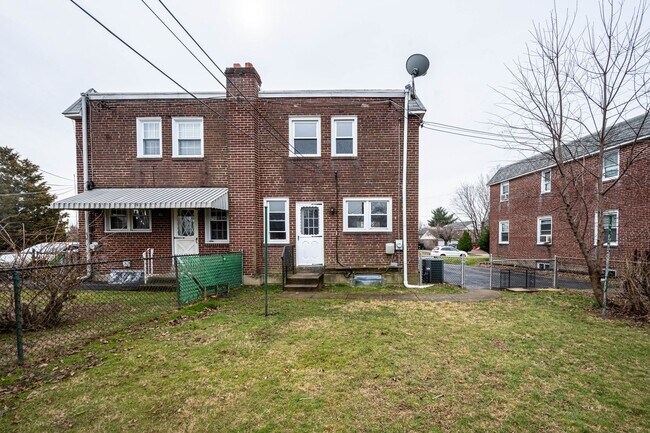 Building Photo - 357 Holland St