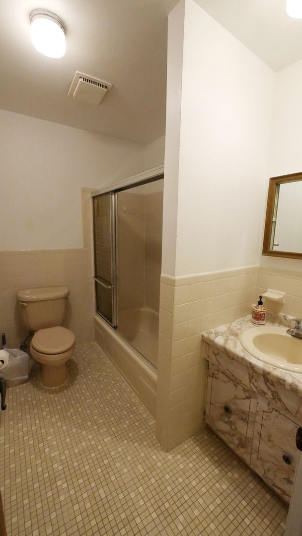Building Photo - End Unit Townhouse with Full Basement 2BR ...