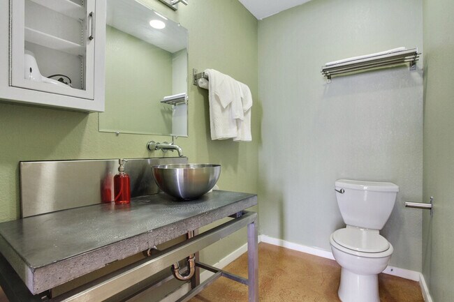 Building Photo - 1041 Constance St