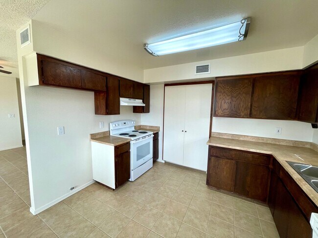 Building Photo - 2988 Cisco Dr S