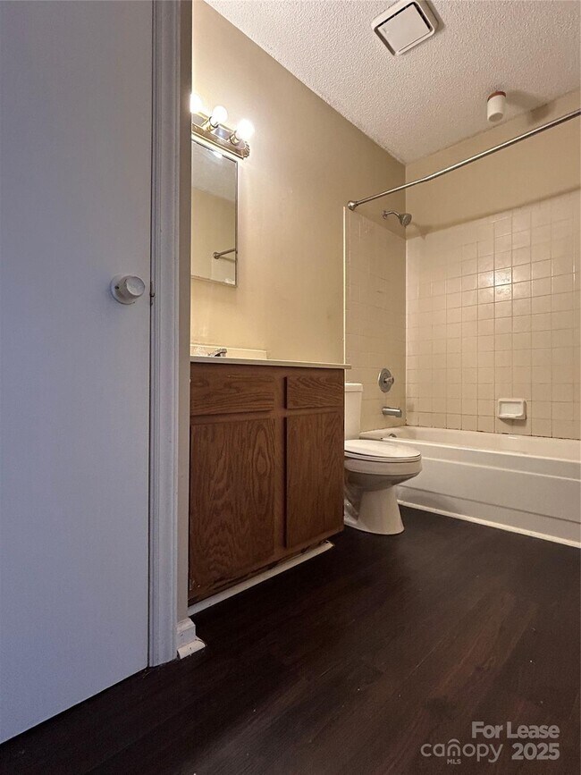 Building Photo - 9629 Vinca Cir