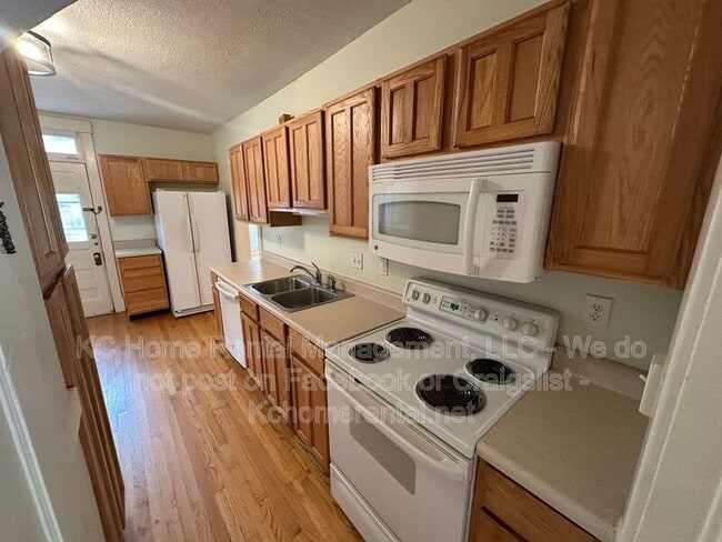 Building Photo - 5119 Grand Ave