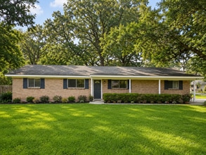 Building Photo - Family Home