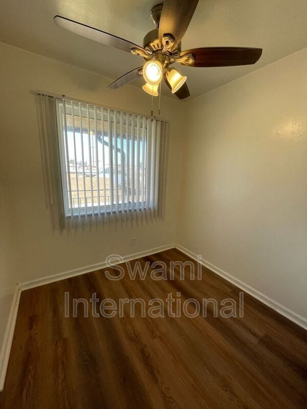 Building Photo - 2030 E Florence Ave