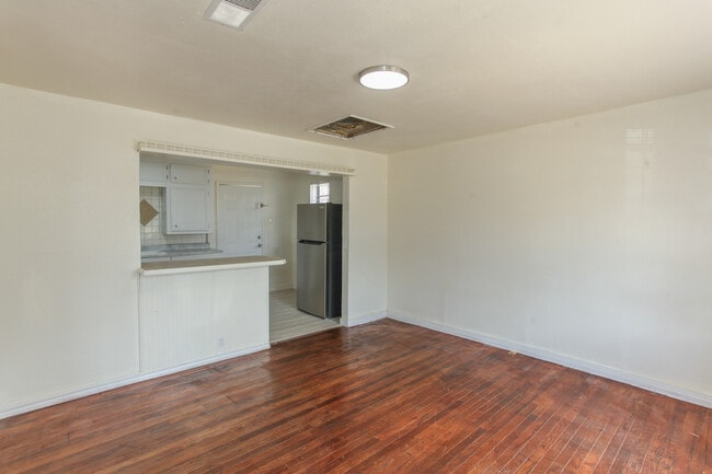 Building Photo - 1308 Mesquite St