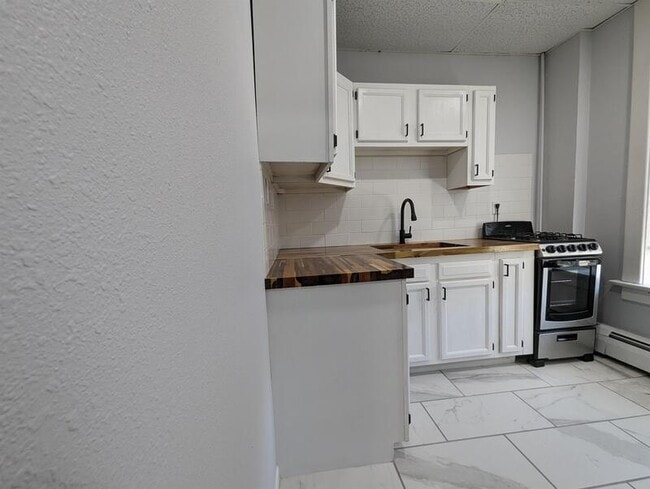 Building Photo - 124 S 2nd St