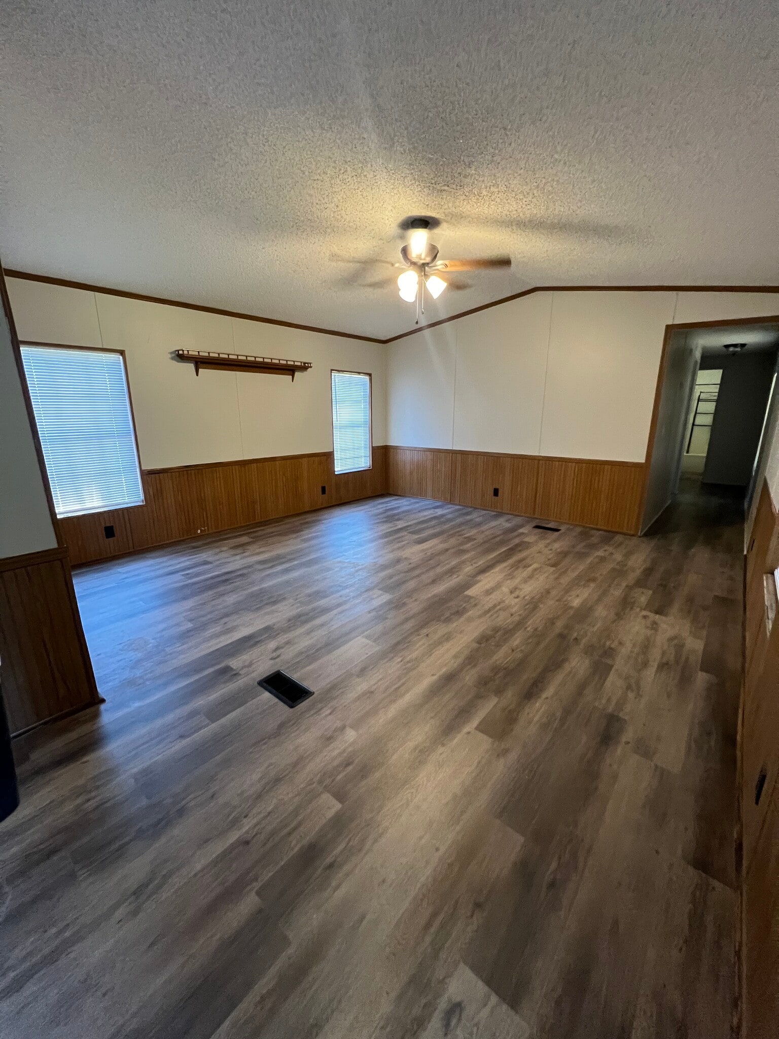 Building Photo - 15024 West Beaver Drive