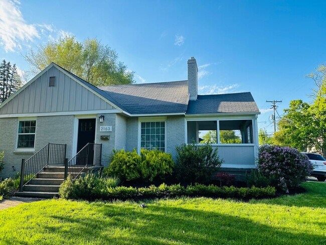Building Photo - East Grand Rapids Gem: 4-Bedroom, 2-Bath Updated Home for Rent!