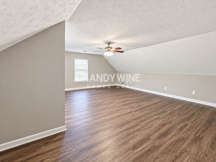 Building Photo - 25 Lake Charles Way