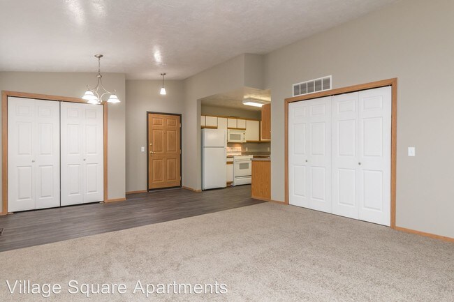 Building Photo - 1915 S Village Square Cir