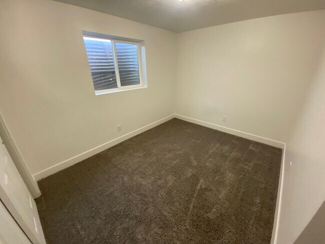 Building Photo - Take a Look at This 4 Bedroom 2 Bathroom Home in West Jordan UT!!