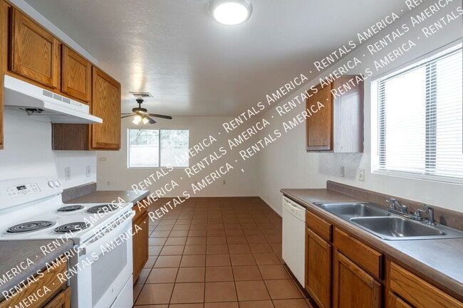 Building Photo - 1107 W Sonora St