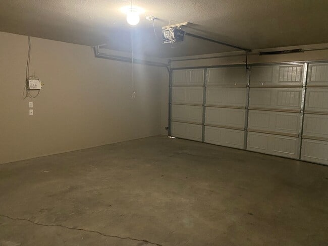 Building Photo - 501 Ridge Point Dr