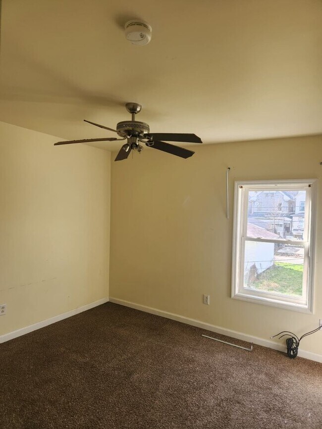 Building Photo - 413-415-415 N 6th Ave