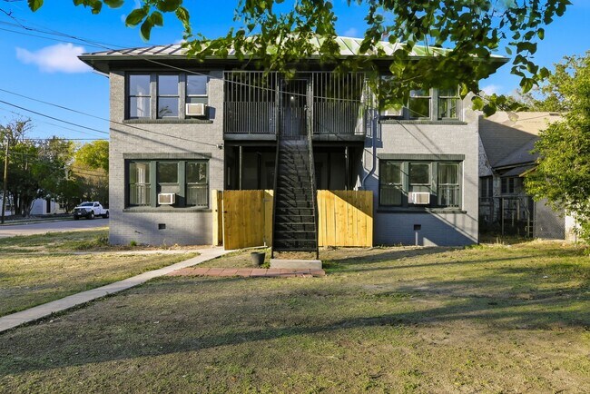 Building Photo - 438 W Kings Hwy