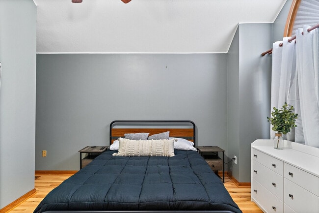 Building Photo - 2422 Cedar Crest Dr